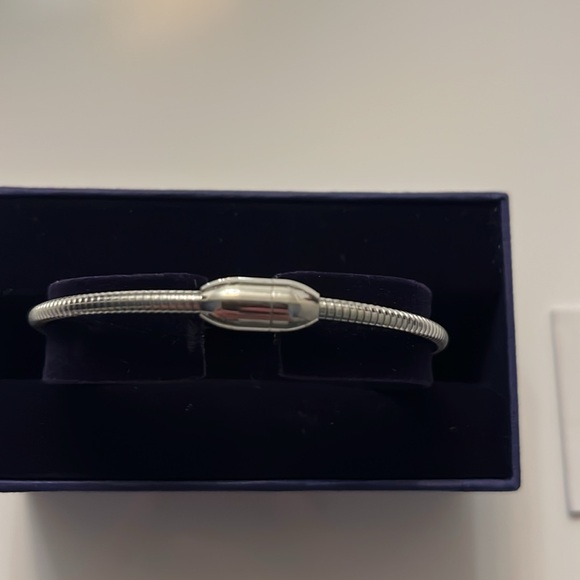 SWAROVSKI heart charm bangle surround by pave crystals - Picture 3 of 3